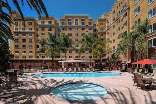 Pool_03.jpg