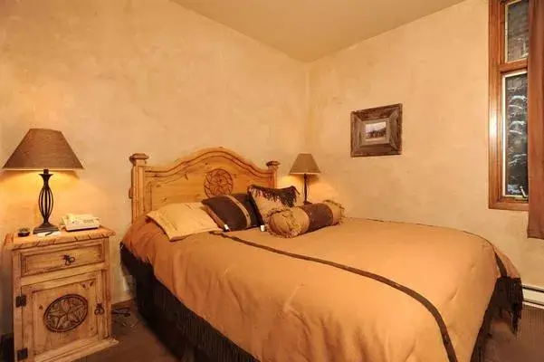 1001_bedroom_01 copy.jpg