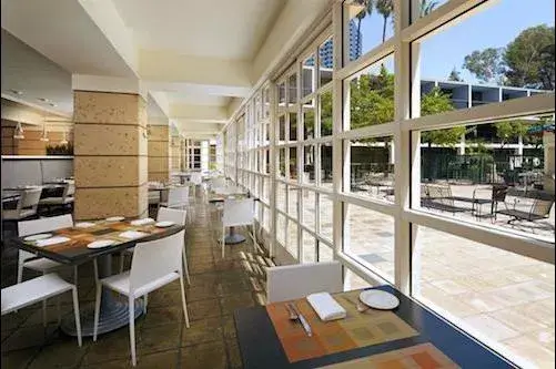 Dining_02.jpg