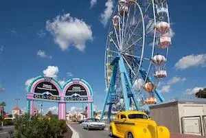 Old Town Entertainment District: Ferris Wheel + Dinner